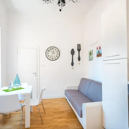 Apartment Le Scale Sul Porto . Marina Centro Storico. Ac *