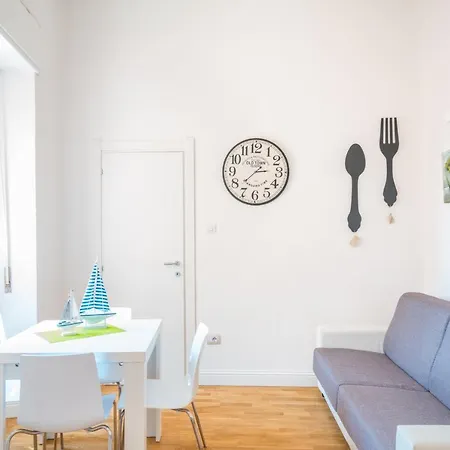 Le Scale Sul Porto . Marina Centro Storico. Ac Apartment